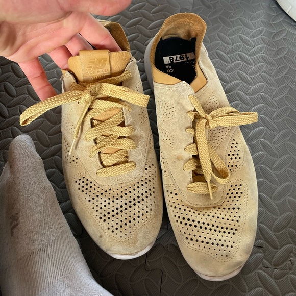 New balance retro running shoe. Need it gone. Size 13 - Picture 2 of 2